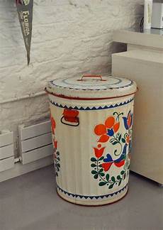Dustbin With Lid